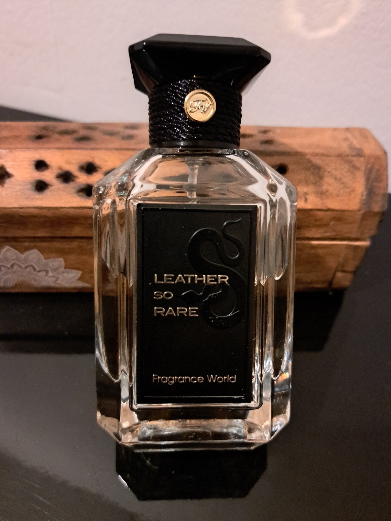 Eau de Parfum Fragrance World, Leather so Rare, Unisex 100 ml - Parfumantia